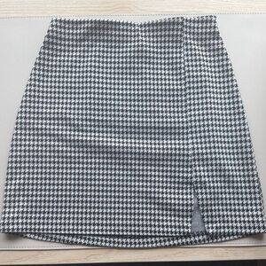 H&M Black and White Houndstooth Pencil Skirt with Slit